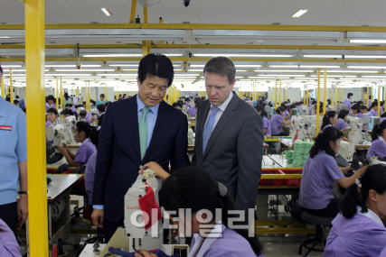[개성공단 재가동 한 달] '속 빈 강정' 개성공단, 먹구름 가득