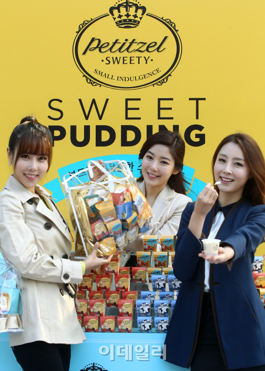 [포토]'쁘띠첼로 백을 채워라'