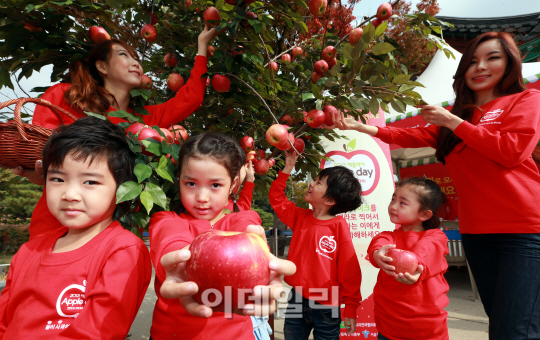 [포토]'오늘은 사과데이~'