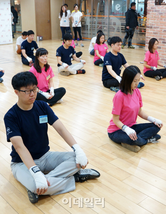 [포토]명상과 운동하며 인연을 찾아요!