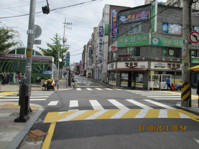 '스쿨존에선 속도 줄이세요'...과속방지턱 대거 설치