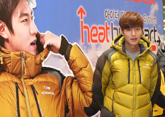  포즈 취하는 이민호                                                                                                                                                                               