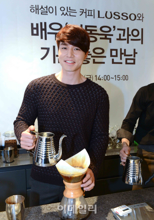 일일 바리스타 변신한 배우 이동욱                                                                                                                                                                  