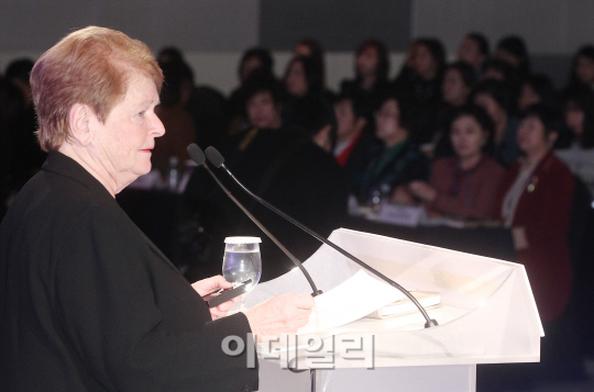 [포토]기조연설 하는 그로 할렘 브룬틀란 전 노르웨이 총리