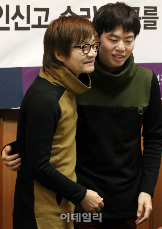 서로 위로하는 김조광수-김승환 커플                                                                                                                                                                