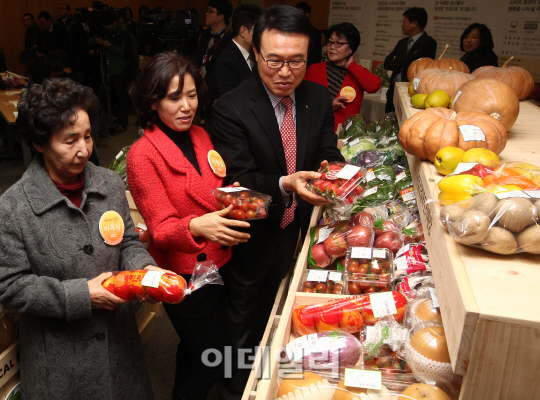 [포토]'싱싱한 농산물이 로컬푸드 직매장에 한가득'
