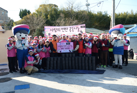 부산은행, 신세계사이먼과 손잡고 연탄 10만장 기부