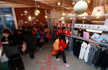 ‘엑소’ 콜라보레이션 샵 BWCW‥4개월만에 20억원 ‘대박’
