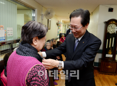 [포토]NH농협손보, 성탄절 맞아 사랑의 목도리 선물