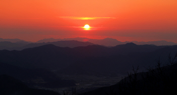 도시를 품은 희망찬 새해 일출, 대구 앞산