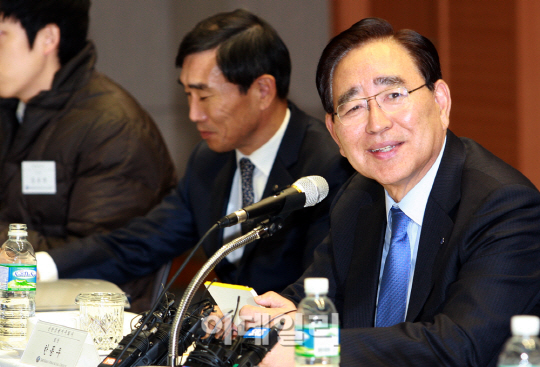 한동우 신한금융지주 회장 "손보사·증권사 M&A 부정적"