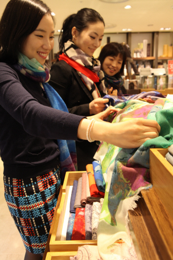 롯데百 "올해 설 선물은 아울렛에서 장만하세요"