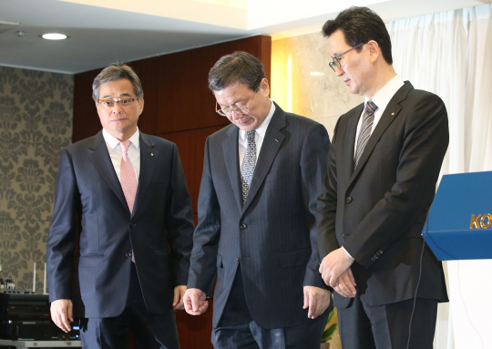  심각한 카드3사 대표들                                                                                                                                                                            