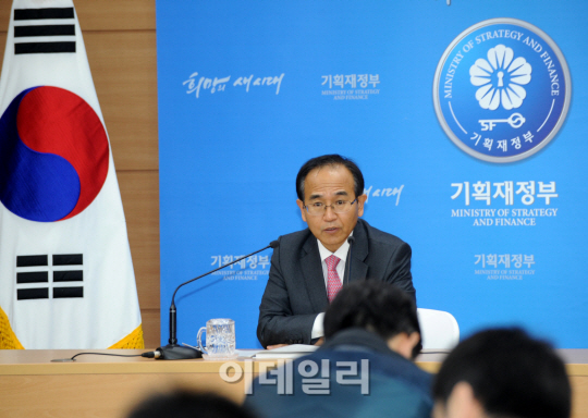 종교인 과세, 내달 국회서 담판