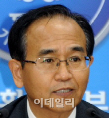 '사탄'이 된 세제실장