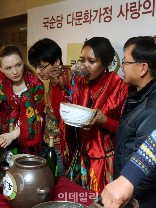 [포토]'한국 전통 차례주 맛 좀 볼까요?'