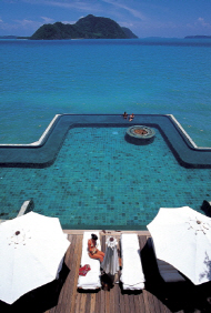 바닷속 개인 풀장, 몰디브 산호섬의 에메랄드빛 품은 호텔