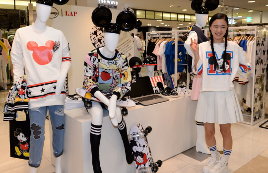  손수현, '미키마우스와 함께~'                                                                                                                                                           