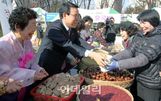 [포토]농협 정월대보름 맞아 오곡밥 나눔행사