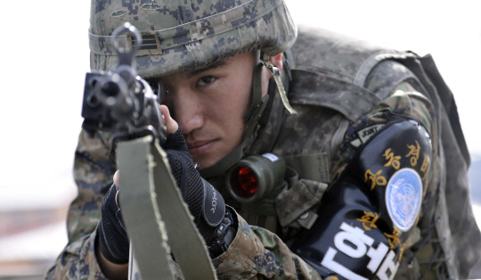 軍, 신형 AK소총탄 막는 방탄복 보급… 베갯잇 개인 지급