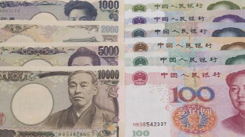 "한쪽은 돈 풀고, 다른쪽은 돈줄 죄고`..엇갈린 日·中