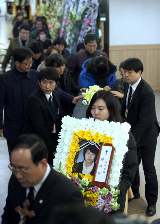 [포토] 부산외대 희생자 첫 장례식