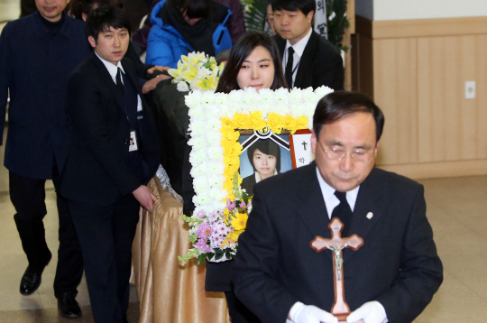 [포토] 부산외대 희생자 첫 장례식