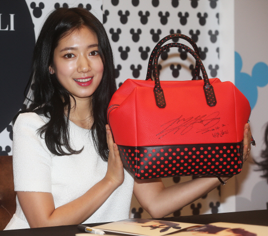 [포토] 포즈 취하는 박신혜