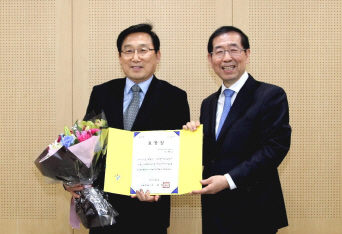 이석구 스타벅스 대표, 서울시장 표창장 수상