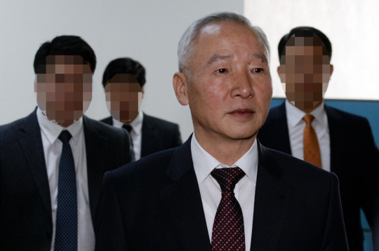 與, 지도부는 선 그었지만.. 꺼지지않는 남재준 책임론