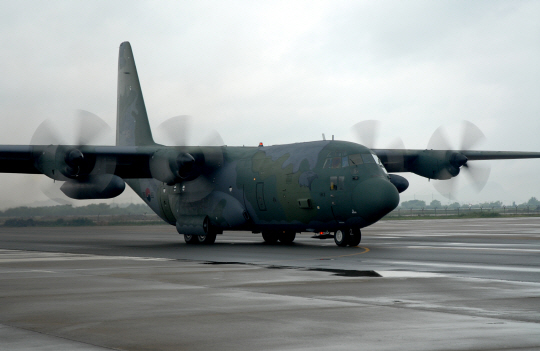  군용기 2대, 말레이시아 여객기 탐색차 출발                                                                                                                                                        