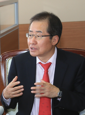 홍준표 "도민이 나가라 추대하면 대권 도전할 것"