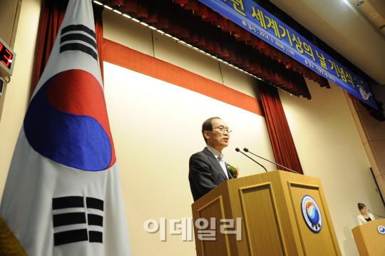 [포토]'2014년 세계 기상의 날' 기념식에 참석한 윤성규 장관