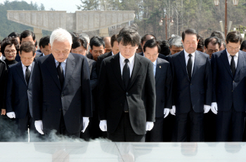 광주 찾은 안철수 “동지들에게 사과”                                                                                                                                                                    