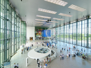 '차가 아닌 즐거움을 판다'…폭스바겐 아우토슈타트를 가다