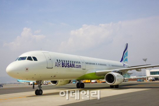 에어부산 12번째 항공기 도입..내달초 첫 운항