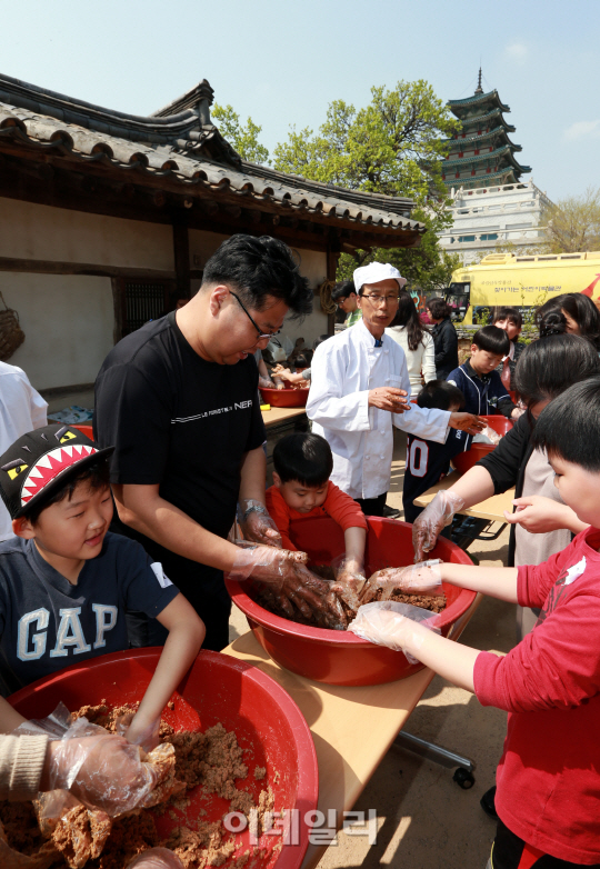 [포토]장 담그기 행사