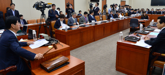 국회 기재위, '우리금융 매각' 조특법 가결(상보)