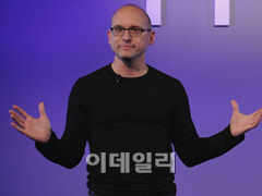 HTC `원 시리즈` 주역 스콧 크로일 디자인 부사장 사퇴