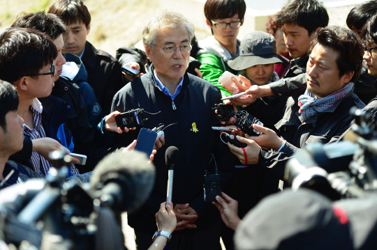  [세월호 참사]질문 받는 문재인 의원                                                                                                                                                               