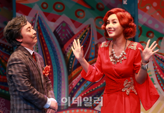 [포토]김성령 '나는 미스 프랑스 조직위원장'