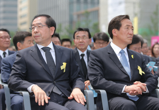  서로 다른 곳 바라보는 정몽준-박원순                                                                                                                                                              