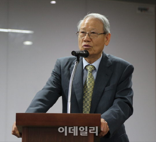 "지금 공무원들은 조선시대 '서리'와 같은 관원"