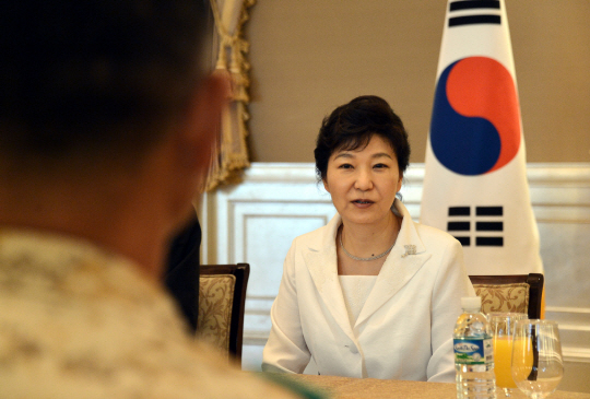[포토] 아크부대 장병들 격려하는 박근혜 대통령