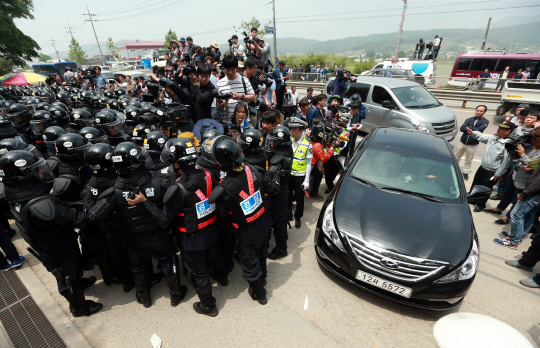  <세월호참사> 금수원 진입하는 검찰                                                                                                                                                                