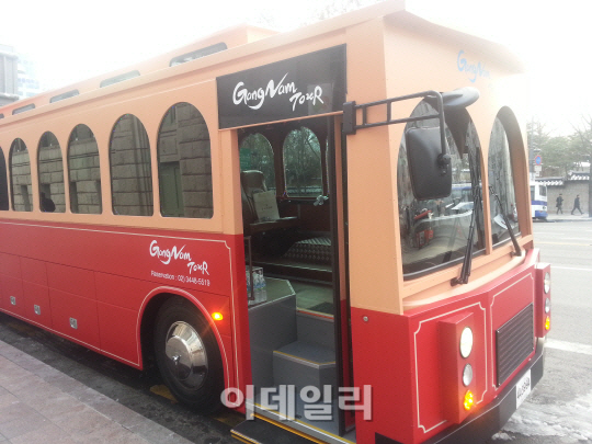 '하루 평균 22명' 강남 트롤리버스 관광객 외면