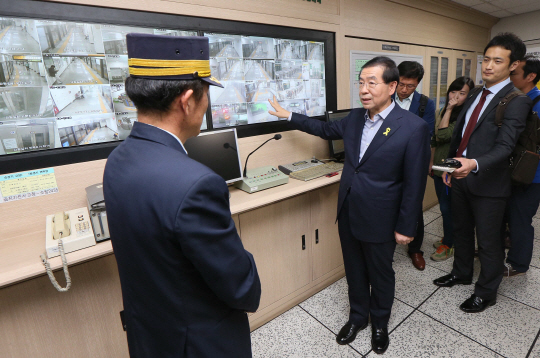 [포토] 상왕십리역 찾은 박원순 후보