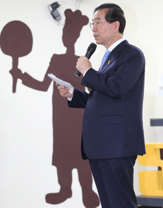 [포토] 인생이모작지원센터 방문한 박원순 후보