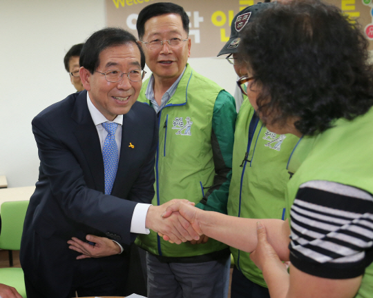 [포토] 박원순 후보, 인생이모작지원센터 방문