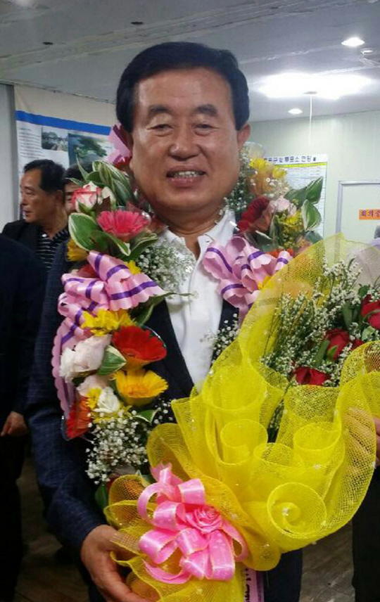 [포토] 이동진 진도군수 후보 '축하'